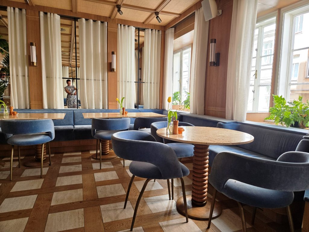 AM HOF 8, VIENNA, MEMBERS CLUB, HELEN SIWAK, FOLIOYVR, WEST COAST LUXURY, VANCOUVER, BC, CANADA, LUXURY LIFESTYLE