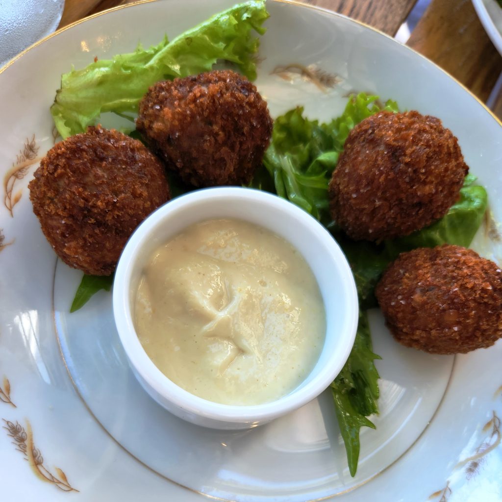 its whats for brunch, folioyvr, helen siwak, vancouver, plantbased dining, vegan dining, yvr