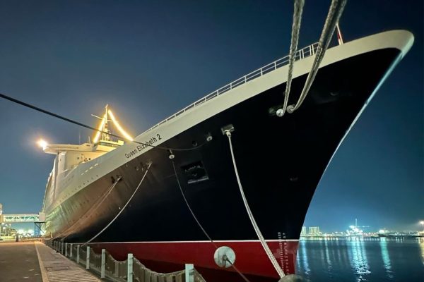 queen elizabeth 2, dubai, emirates, folioyvr, west coast luxury, global luxury, vancouver, bc, helen siwak