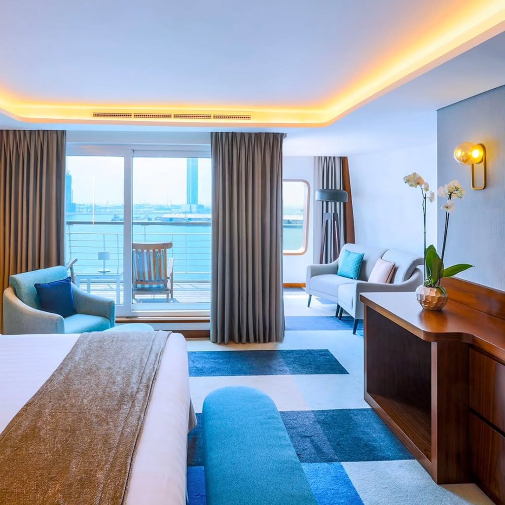 queen elizabeth 2, dubai, emirates, folioyvr, west coast luxury, global luxury, vancouver, bc, helen siwak