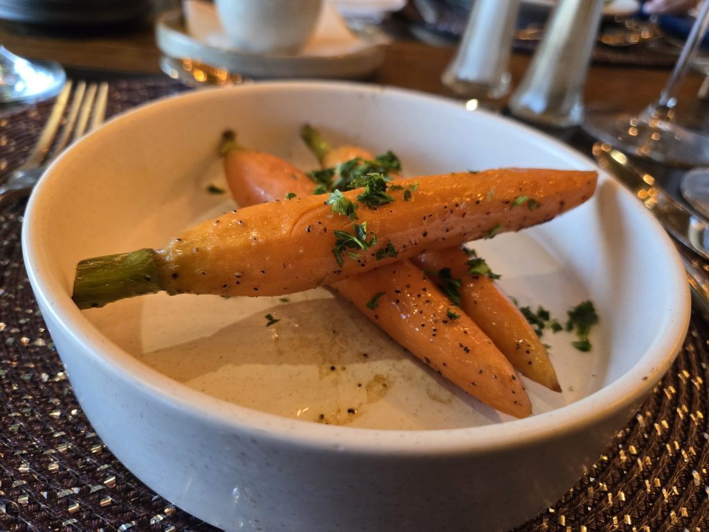 oak + cru, okanagan, mark anthony group, delta hotel, helen siwak, folioyvr, kelowna, bc