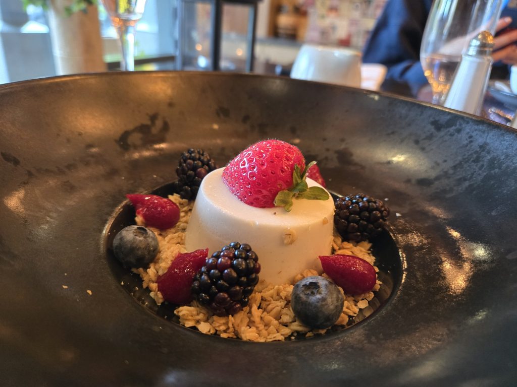 oak + cru, okanagan, mark anthony group, delta hotel, helen siwak, folioyvr, kelowna, bc