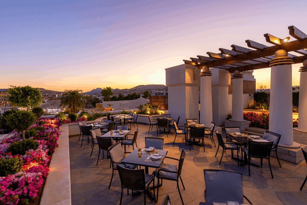 movenpick petra, luxury adventure, luxury hotel, jordan, middle east, helen siwak, luxury lifestyle awards