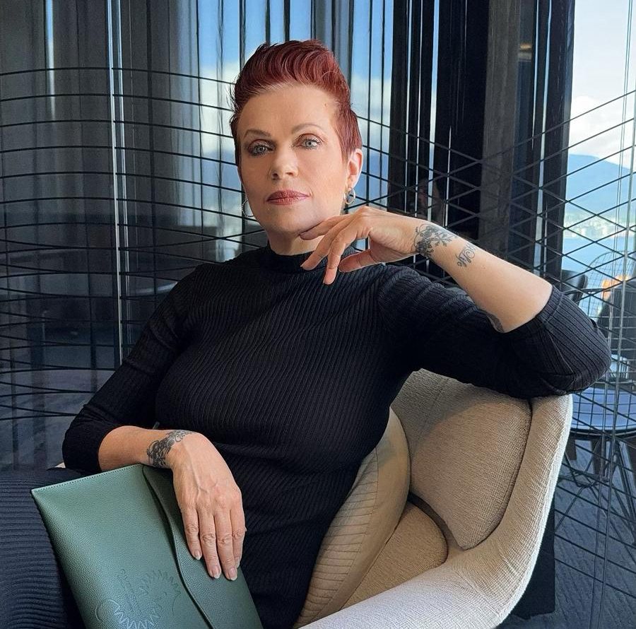 HELEN SIWAK, FOLIOYVR, EDITOR IN CHIEF, PUBLISHER, MAGAZINE, LUXURY LIFESTYLE, VANCOUVER, BC