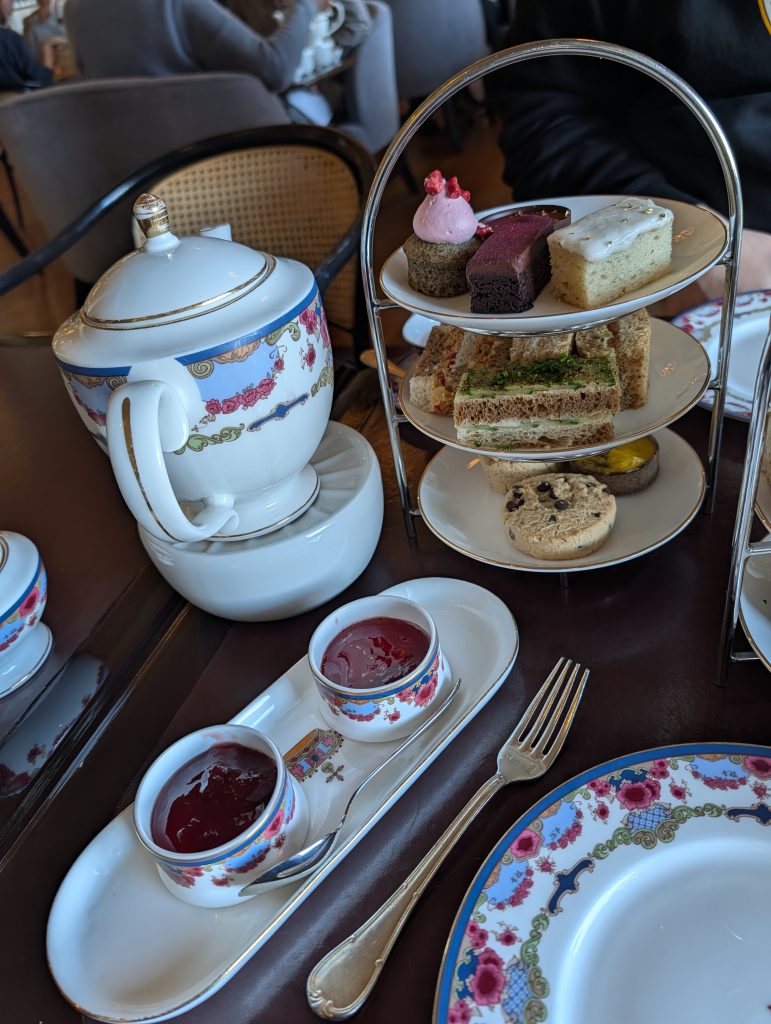 fairmont empress, tea in the afternoon, victoria bc, helen siwak, folioyvr, bc