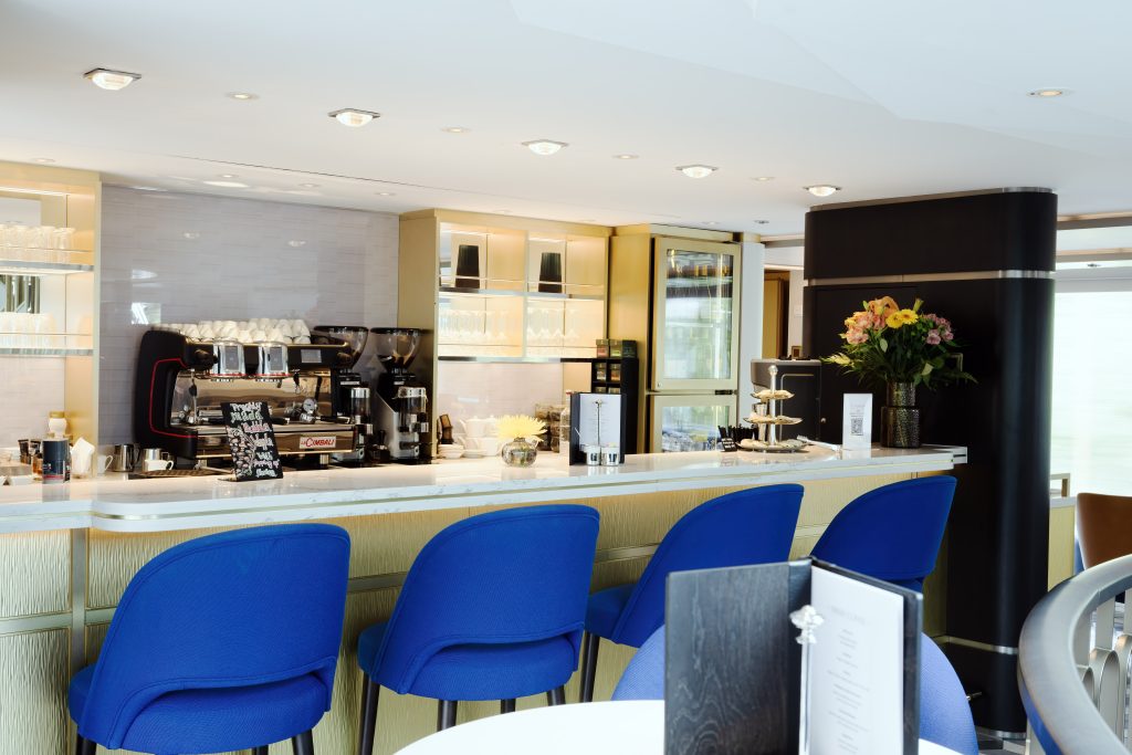 riverside luxury cruises, the debussy, helen siwak, folioyvr, west coast ecoluxlury, luxury lifestyle, vancouver, bc, yvr, travel and adventure, river cruising