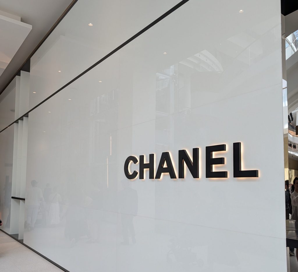 Chanel has unveiled its largest Canadian boutique at Oakridge Park, Vancouver — fashion, fine jewellery, fragrance, and beauty under one roof.