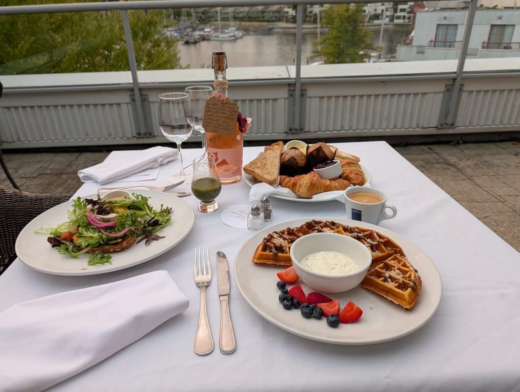 dockside restaurant, granville island hotel, helen siwak, folioyvr, its whats for brunch, vancouver, bc, yvr, elevated lifestyle, west coast luxury, luxury lifestyle vancouver